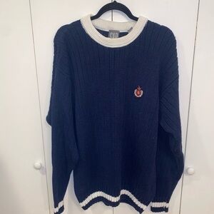 Vintage Gap Sweater with Crest size Large Cotton Blend